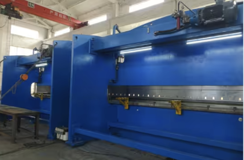সম্পর্কে সর্বশেষ কোম্পানী কেস Russian Client Expands Steel Bending Capacity with 3200KN CNC Tandem Press Brake, 8000mm Width