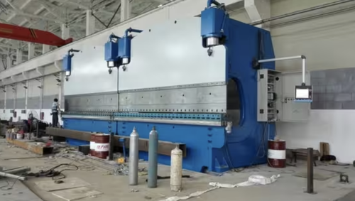 সম্পর্কে সর্বশেষ কোম্পানী কেস Vietnamese Steel Fabricator Adopts 12000KN CNC Tandem Press Brake for 12000mm Wide Bending