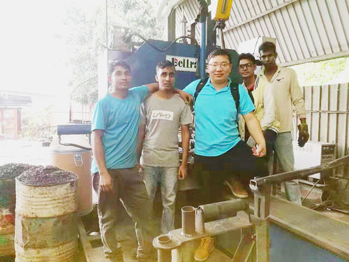 Latest company news about হালকা পোল মেশিন ইনস্টলেশন ও কমিশন চলাকালীন মালয়েশিয়ার গ্রাহকের কাছ থেকে উচ্চ প্রশংসা পাওয়া