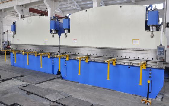 CNC ট্যান্ডেম প্রেস ব্রেক ১৬০০ টন কার্যকরী ক্ষমতা, উচ্চ মস্তুল এবং মনো পোল তৈরি