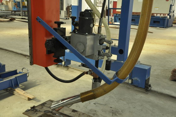 উচ্চ দক্ষতা হালকা মেরু মেশিন, বড় পাইপ / টিউব জন্য উচ্চ মাস্ট গ্যান্ট্রি ঢালাই মেশিন